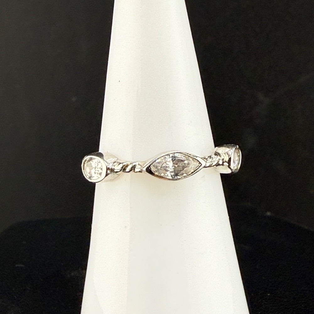 Vintage ATI Ring Silver Rhinestone Bezel Set Twisted Band Size 6
